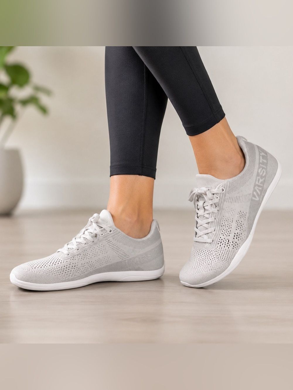 Varsity Womens Size 10.5 V-Force Cheerleading Shoes White High Performance Stunt